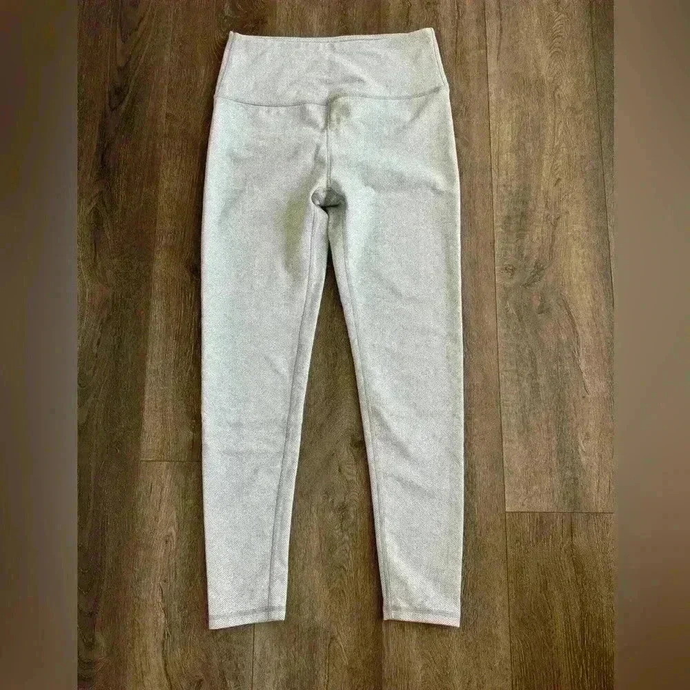 Kyodan Outdoor pants. Women’s size medium. Grey and white in color.
